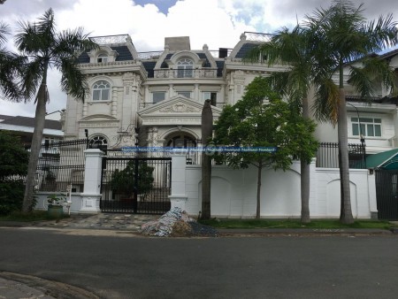 Nhà 518m2 với thiết kế sang trọng theo kiểu nhà phương tây. Ngay trung tâm Quận 2