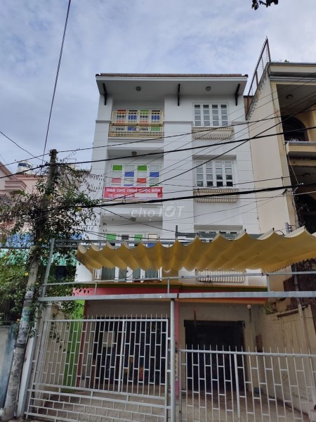 Nhà cho thuê tại đường Thích Quảng Đức, Phú Nhuận. Có thuê làm văn phòng hoặc kinh doanh.