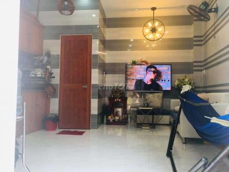 Nhà tại 251/1 Bến Vân Đồn Quận 4 cho thuê 10tr/tháng _ Diện tích 108m2. Liên hệ qua sđt 0906937072 chính chủ.