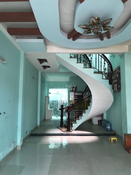 Có nhà hẻm Phan Huy Ích, Quận Gò Vấp cần cho thuê giá 10 triệu/tháng, dtsd 90m2, 3 tầng