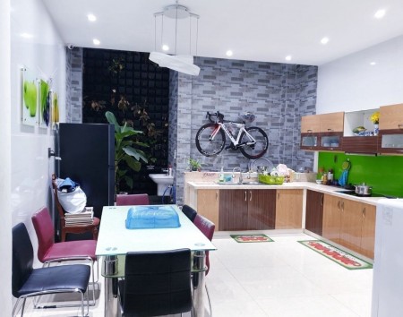 Nguyên căn 5x21m2 có 4 pn và 4 wc, Tại đường Cách Mạng Tháng 8 phường 12 quận Tân Bình