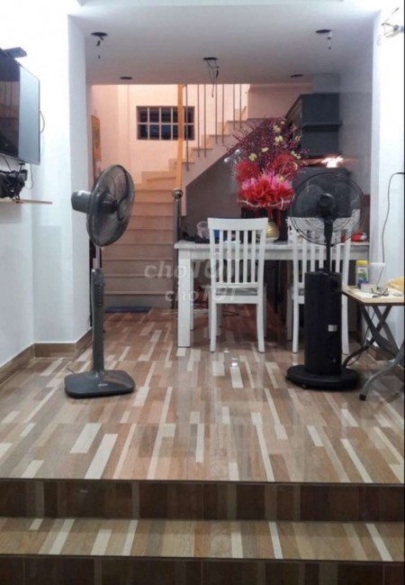 Có nhà hẻm Trường Sa, Bình Thạnh, chính chủ cho thuê giá 12.5 triệu/tháng, dtsd 120m2