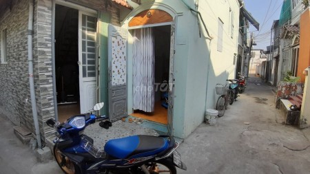 Nhà nguyên căn quận 9 cho thuê giá rẻ 5 triệu tháng nhà 50m2 2 phòng ngủ.