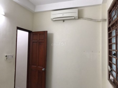 Trống nhà rộng 18m2, 1 trệt, 2 lầu, có sân thượng, giá 8 triệu/tháng, hẻm Trường Sa, Phú Nhuận