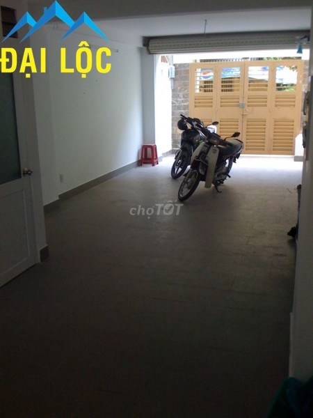 Diện tích sử dụng 187m2, nhà 4 tầng, còn mới, cho thuê giá 18 triệu/tháng, Bùi Thị Xuân, Tân Bình