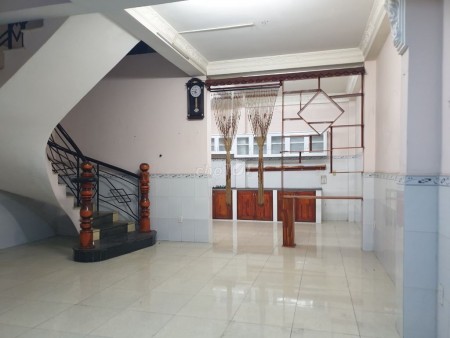 Nguyên căn Lê Đình Cẩn, Bình Tân cần cho thuê nhà rộng 80m2, 43 PN, có sẵn đồ, giá 10 triệu/tháng