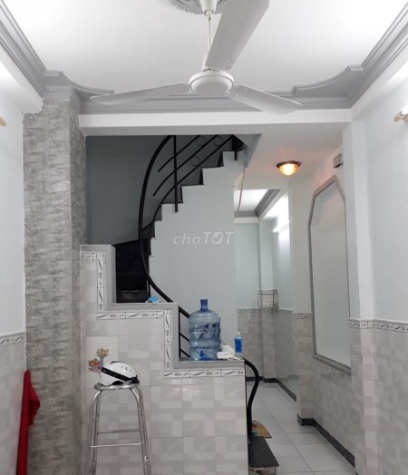Nguyên căn hẻm ba gác Quận 10 cần cho thuê giá 12 triệu/tháng, dtsd 36m2, lh 0333262919