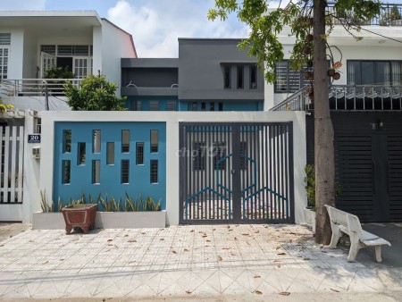 Cho thuê nhà Quận 9, 2 tầng, 3 PN, bàn giao trống, giá 14 triệu/tháng, lhcc 0902388019