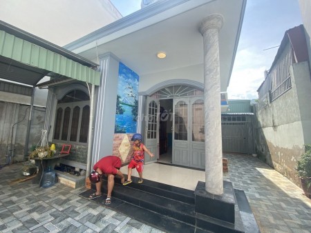 Cho thuê nhà nguyên căn cấp 4 gần chung cư bộ công an quận 2. Đầy đủ nội thất.