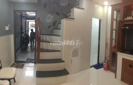 Cho thuê nhà nguyên căn Quận Thủ Đức, dtsd 40m2, giá 8.5 triệu/tháng, lh 0886665362