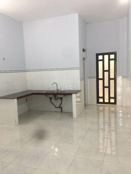 Trống nhà đường Lê Niệm, Quận Tân Phú cần cho thuê giá 10 triệu/tháng, dtsd 72m2