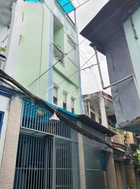 Nhà Ngyễn Văn Cừ P.1 Quận 5. Giá cho thuê 15 triệu/tháng gồm 1 tầng trệt và 2 tầng lầu