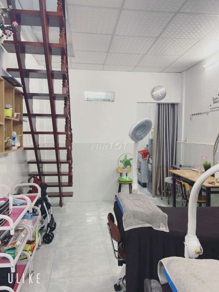 Chủ cho thuê nguyên căn rộng 39m2, 1 trệt, 1 lầu, 2 PN, giá 0 triệu/tháng. Hẻm Trần Bình Trọng, Quận 5