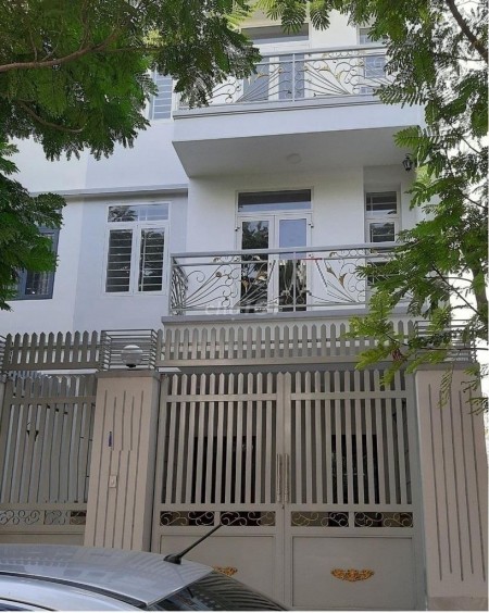 Nguyên căn rộng 120m2 (6mx20m), 1 trệt, 2 lầu, giá 23 triệu/tháng, đường Liên Phường, Quận 9