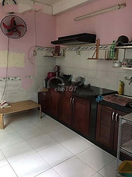 Cần cho thuê nhà rộng 1 trệt, 4 lầu, dtsd 135m2, giá 14 triệu/tháng. Trần Quang Diệu, Quận 3