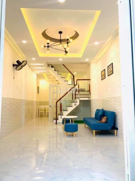 Có nhà rộng 60m2, 3 tầng, sân thượng, cho thuê giá 15 triệu/tháng, hẻm Cộng Hòa, Tân Bình