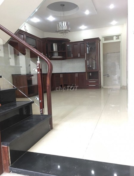 Có nhà rộng 200m2, chủ cần cho thuê giá 15.2 triệu/tháng, đường số 10, Tam Bình, Thủ Đức