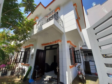 Cho thuê Biệt Thự có Sân Vườn rộng rãi mát mẽ tại Thảo Điền Quận 2. Giá chỉ 25 triệu/tháng