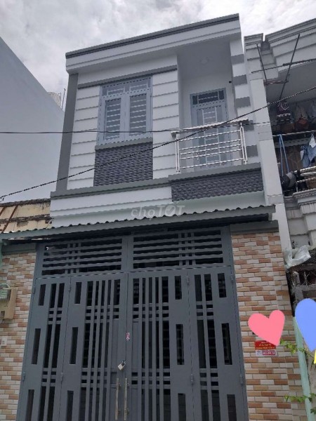 Cho thuê nhà nguyên căn giá thuê 9 triệu/tháng tại hẻm trên đường Lâm Văn Bền, Lên 1 tầng có 3 phòng