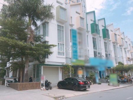 Cho thuê căn góc 3 tầng mặt tiền đường xe tải lưu thông tại đường Nguyễn Duy Trinh Quận 2. Giá thuê hàng tháng 18 triệu