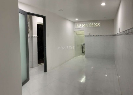 Cho thuê nhà nguyên căn giá 8 triệu tại Trần Khắc Chân Tân Định Quận 1. Có 1 trệt 1 lầu với 2 phòng ngủ, 2 nhà vệ sinh