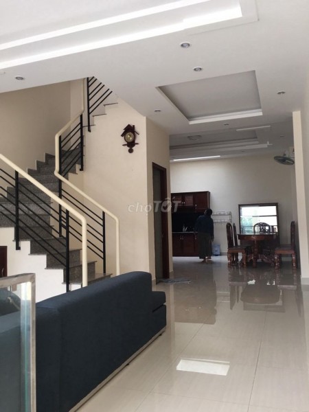 Cho thuê nhà phố diện tích sử dụng rộng 5.5m dài 22m giá cho thuê 23 triệu/tháng ngay tại Thảo Điền Quận 2