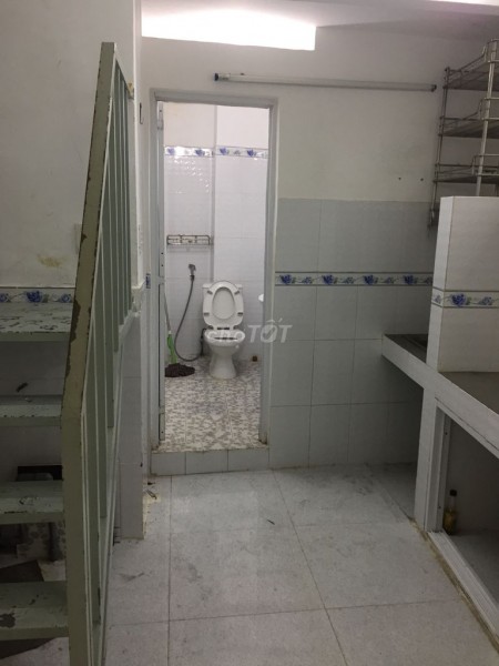Cho thuê nhà hẻm rộng, gần mặt tiền đường 2 phòng ngủ, 1 trệt, 2 lầu tại Đường Cô Bắc. Giá thuê chỉ 8,9 triệu/tháng