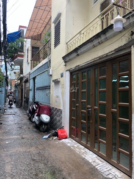 Ngay dưới chân cầu vượt Điện Biên Phủ có căn nhà cần cho thuê giá chỉ 8 triệu ngay trên đường XVNT Bình Thạnh