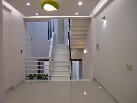 Góc Cho Thuê Nhà Quận 3: Trên Đường Hai Bà Trưng có nhà nguyên căn đang cho thuê. 16 triệu 50m2 Chính chủ