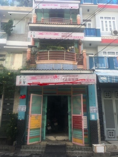 Cho thuê nhà nguyên căn 1 trệt 2 lầu có 5 phòng ngủ và 3 wc. Giá đang hổ trợ mùa dịch giá tốt