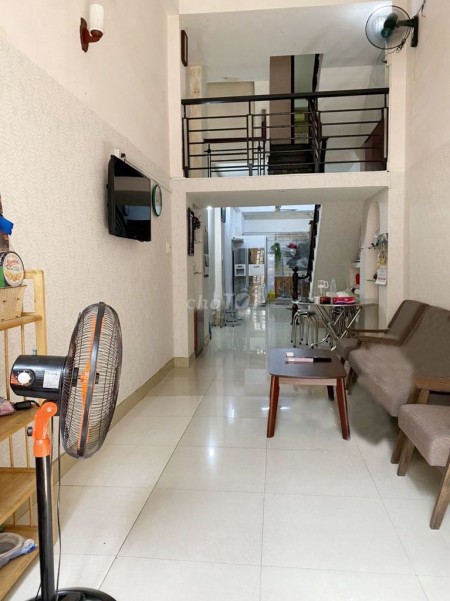 Nhà nguyên căn rộng thoáng 130m2, có nội thất, hẻm 163 Tô Hiến Thành, giá 19 triệu/tháng