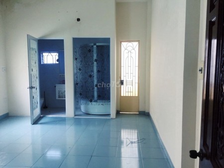 Chính chủ cần cho thuê nhà nguyên căn Quận 10, dtsd 56m2, giá 11 triệu/tháng, lh 0909932727