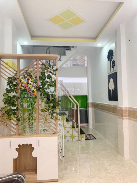 Nhà nguyên căn cần cho thuê tại Đường Nguyễn Trãi Phường 2 Quận 5. Nhà 3 lầu mới xây