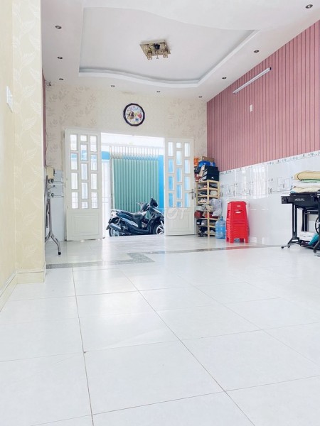 Hẻm an ninh Phạm Thế Hiển, Quận 8 cần cho thuê nhà rộng 90m2, giá 9 triệu/tháng, có đồ dùng