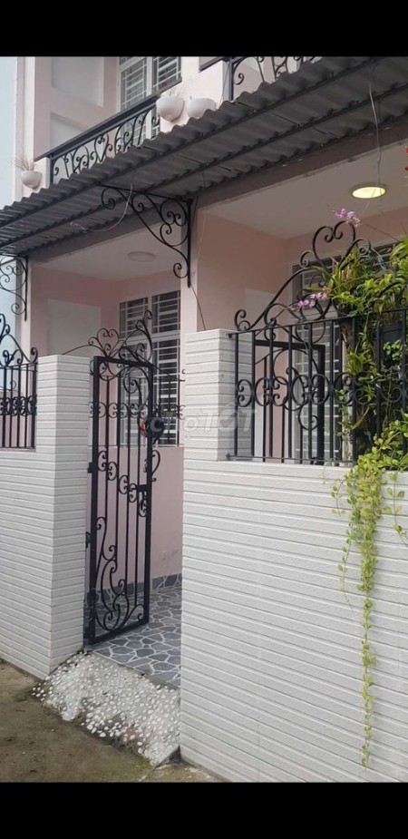 Nhà nguyên căn mới toang, bao đẹp, kiểu dáng hiện đại sang trọng, xem là thích ngay.