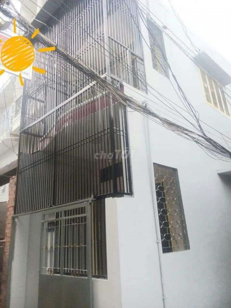 Nhà nguyên căn cần cho thuê tại đường Đinh Tiên Hoàng Bình Thạnh. Giá chỉ 9 triệu 35m3