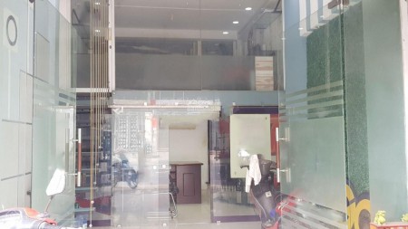 Cho thuê nhà nguyên căn mặt tiền kinh doanh ngay tại Trần Phú Phường 4 Quận 5 có 1 trệt 1 lững và 1 lầu