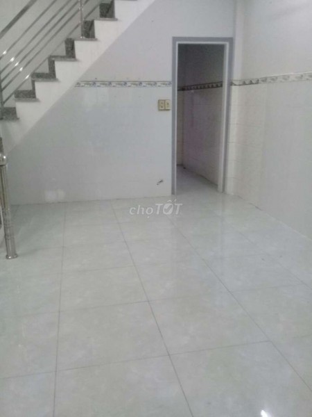 Cho thuê nhà rộng 128m2, 4 tầng, còn mới, giá 12 triệu/tháng. ĐC Cao Đạt, Quận 5