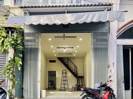 Cho thuê nhà nguyên căn riêng biệt 1 trệt 1 lầu 2PN tại đường Tân Hương phường Tân Quý quận Tân Phú