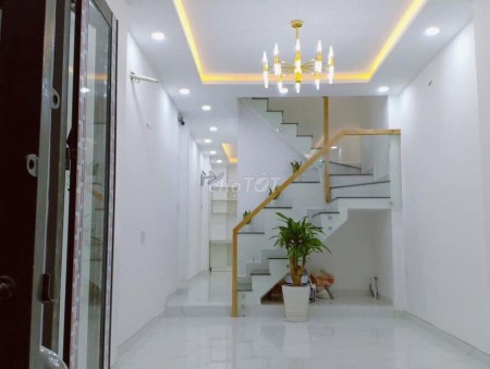 Quận 4 cho thuê nhà nguyên căn 3 lầu có sân thượng trên đường Nguyễn Khoái, Dtsd 160m2
