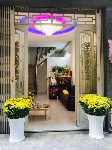 Cho thuê nhà tại Đoàn Văn Bơ quận 4 Giá cho thuê 15 triệu, diện tích nhà 21m2. Full nội thất xịn xò