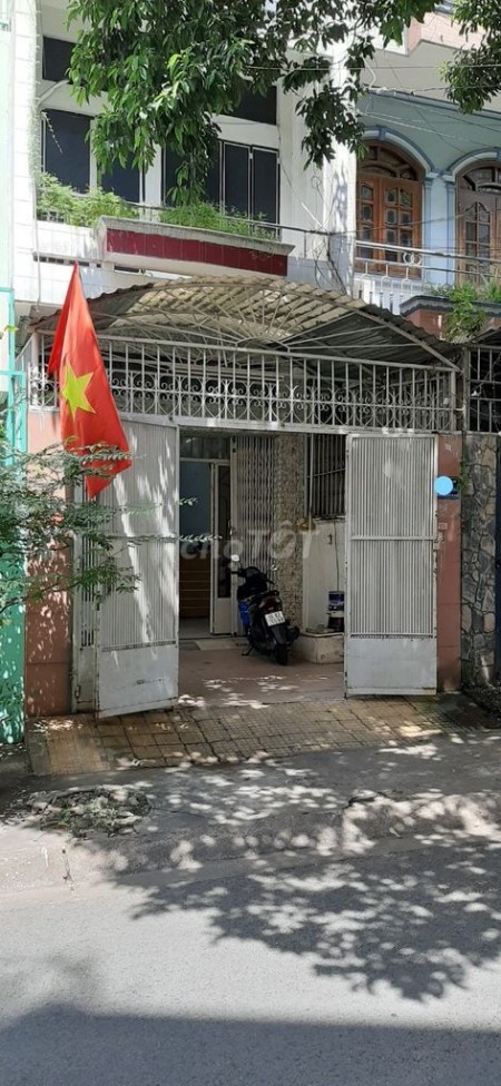 Nhà nguyên căn trên đường 3 Tháng 2 Phường 14 Quận 10 cần cho thuê giá 25 triệu có 6 phòng 3 lầu có sân thượng
