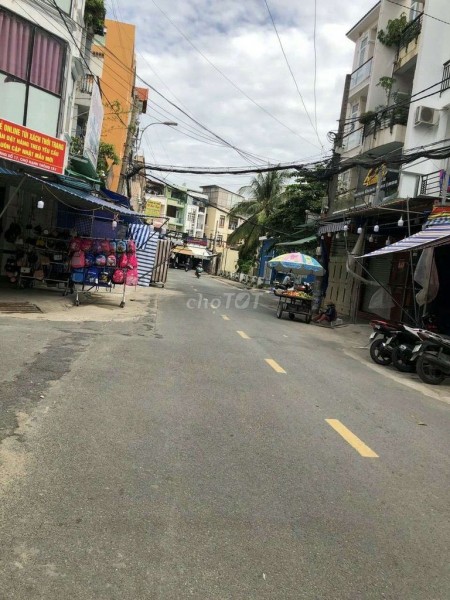 Nhà cho thuê hẻm xe hơi 2 lầu có sân thượng rộng rãi có 4 phòng ngủ cho thuê chỉ 13 triệu/tháng