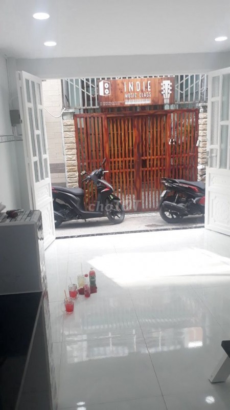 Hẻm Bông Sao, Quận 8 có nhà nguyên căn cần cho thuê giá 5.5 triệu. 1 trệt, 1 lầu, giá 17m2