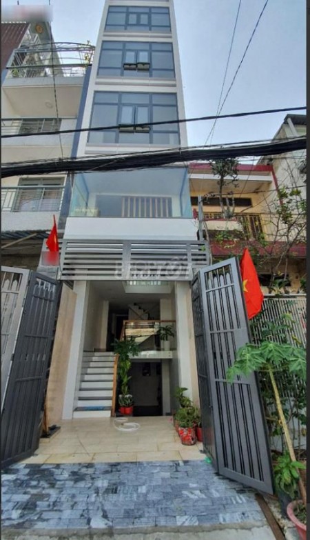 Nhà cho thuê nguyên căn 1 trệt 1 hầm 4 lầu có cả sân thượng cần cho thuê 30 triệu/tháng. Ai có nhu cầu thì liên hệ