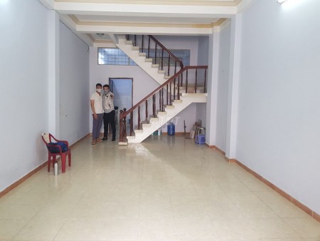 Cho thuê nhà nguyên căn quận Bình Thạnh nhà 2 Lầu sân thượng trước sau có 5 phòng lớn, 63m2. Giá 17 Triệu/tháng