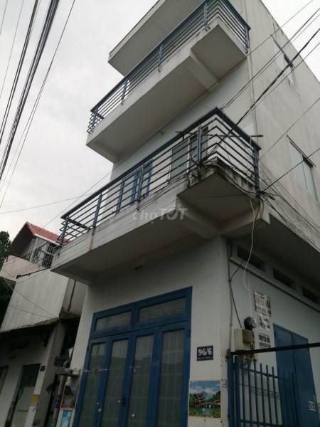 Nhà Quận 12 Đường Thạnh Xuân 24 đường xe ô tô vào thoải mái. Diện tích nhà 50m2, 1 trệt, 2 lầu, sân thượng