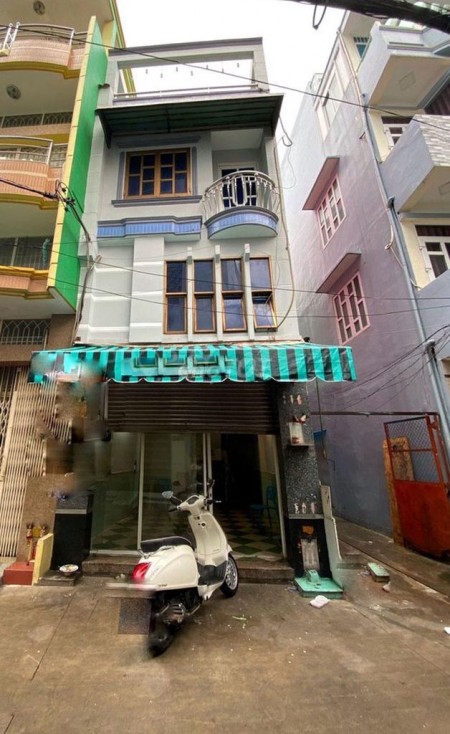 Nhà 1 trệt, 1 lửng, 1 lầu, 1 sân thượng cần cho thuê tại Đường Tạ Uyên Phường 6 Quận 11. Giá rất mềm mại