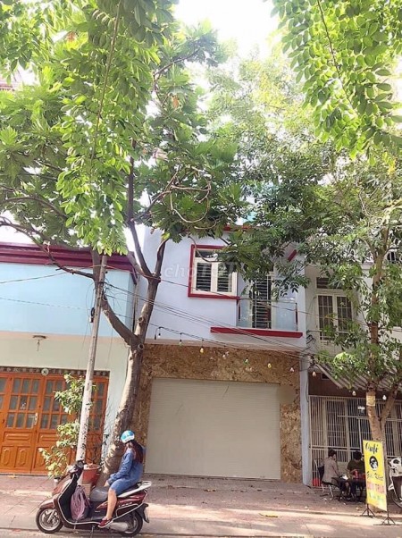 Cho thuê nhà Quận Bình Thạnh ngay bờ bè mặt tiền đường Trường Sa, giáp quận 1. 28 triệu/tháng