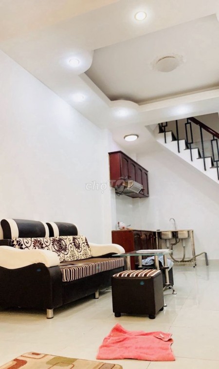 Nhà hẻm 16 Nguyễn Thiện Thuật, Quận 3 cần cho thuê nguyên căn rộng 20m2, giá 14 triệu/tháng